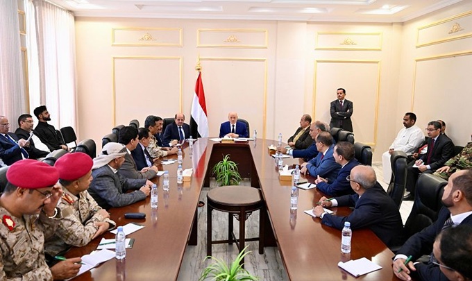 العليمي مع قيادات محافظة الضالع