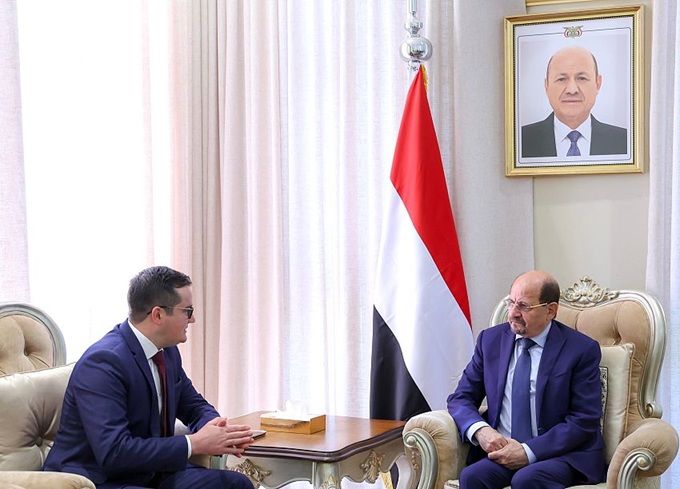 الزنداني مع السفير الروسي