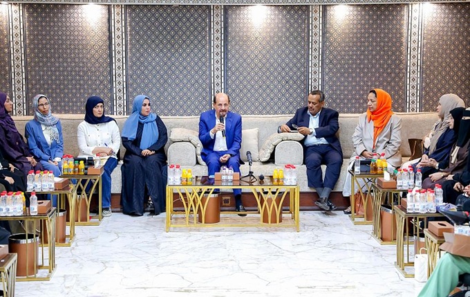 الزنداني مع القيادات النسوية