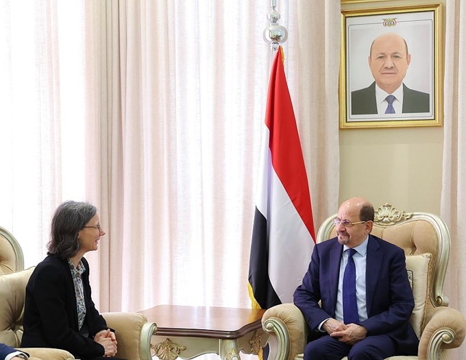 الزنداني مع السفيرة الفرنسية