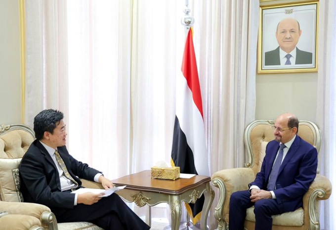 الرئيس الصيني يوجه رسالة خطية إلى رئيس مجلس القيادة الرئاسي بمناسبة ذكرى العلاقات السبعين