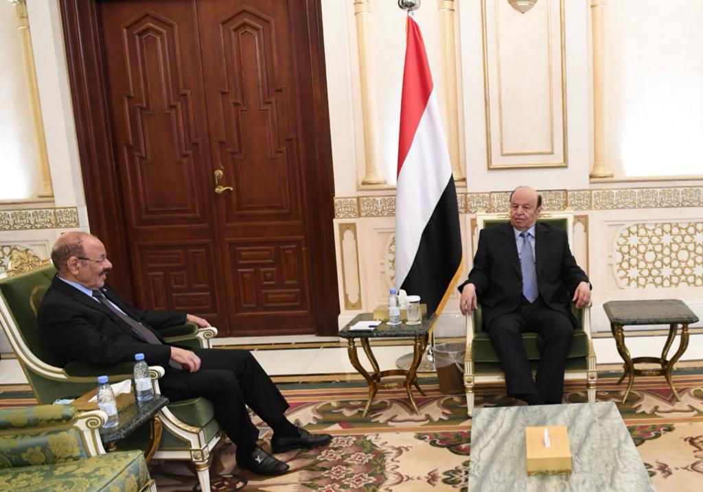الفريق محسن والرئيس هادي