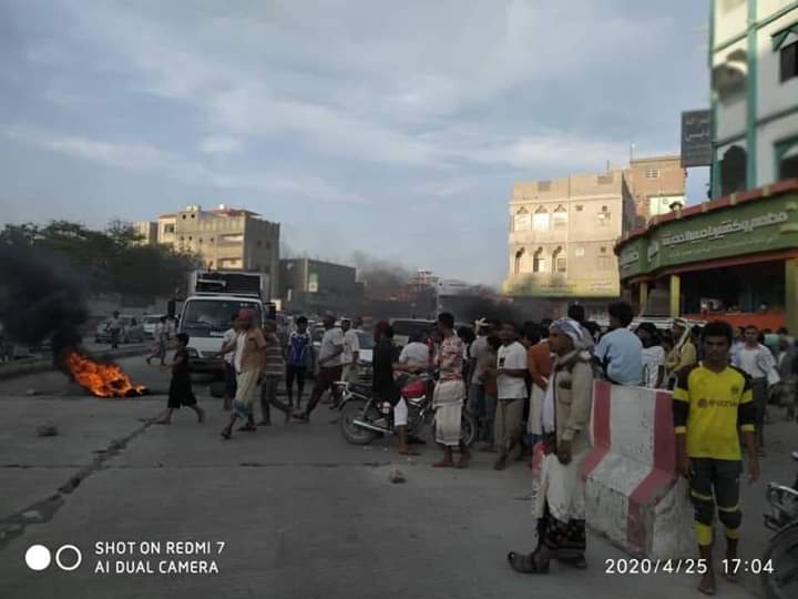 احتجاجات بعاصمة حضرموت تنديدا بانقطاع الكهرباء