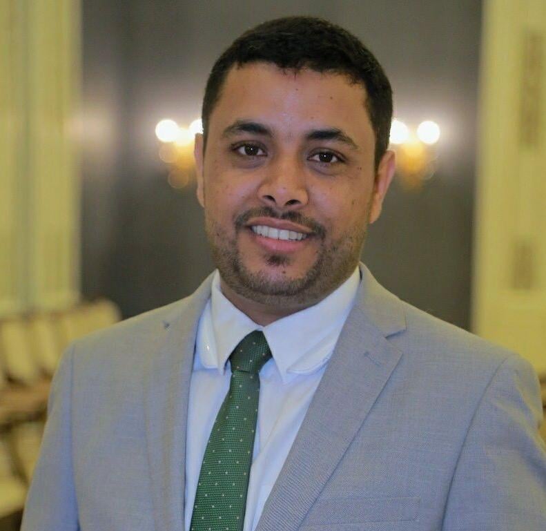 أحمد الصباحي  : الزنداني وتهمة القبض على ثلاثة مناصب